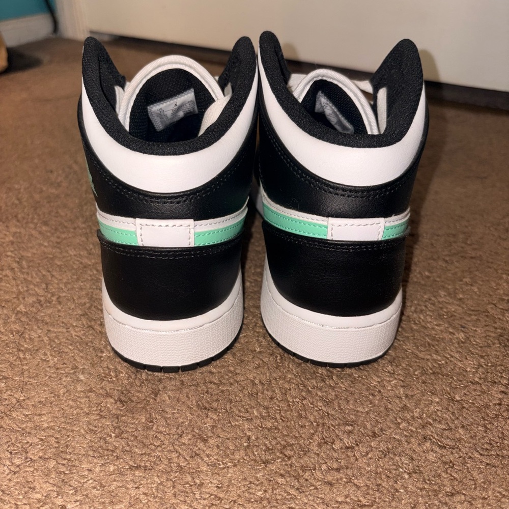Air Jordan 1 Mid “Green Glow” - Picture 4 of 6